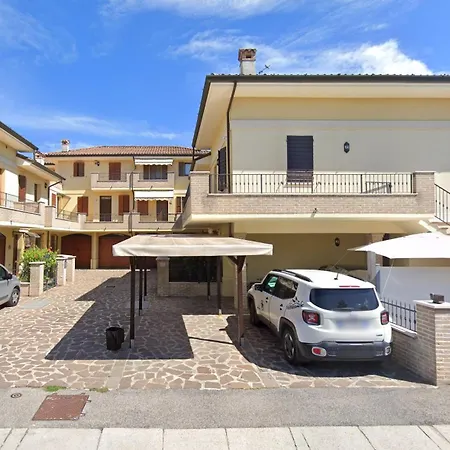 Quadrilocale Vicino Al Centro - Nido Del Colibri Lägenhet